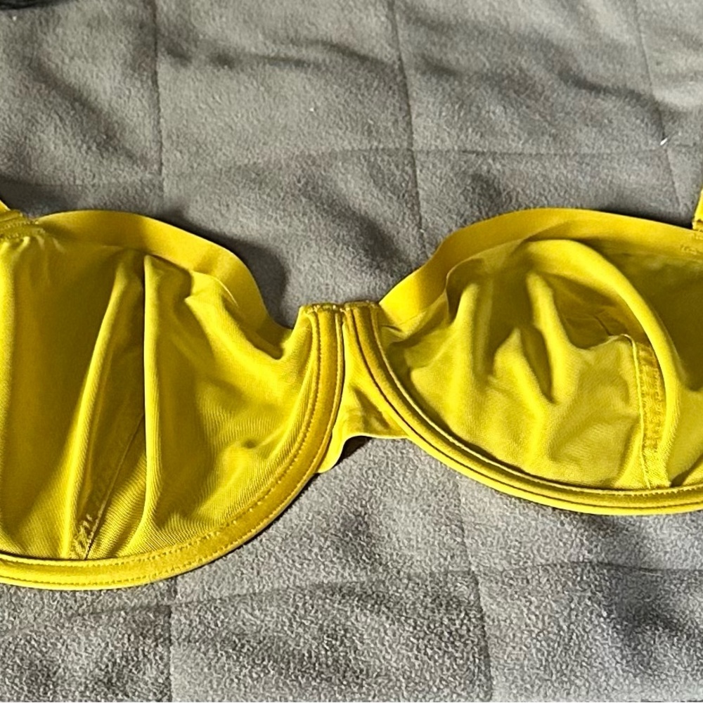 CUUP Yellow Strapless Bra with Molded Cups and Underwire Support